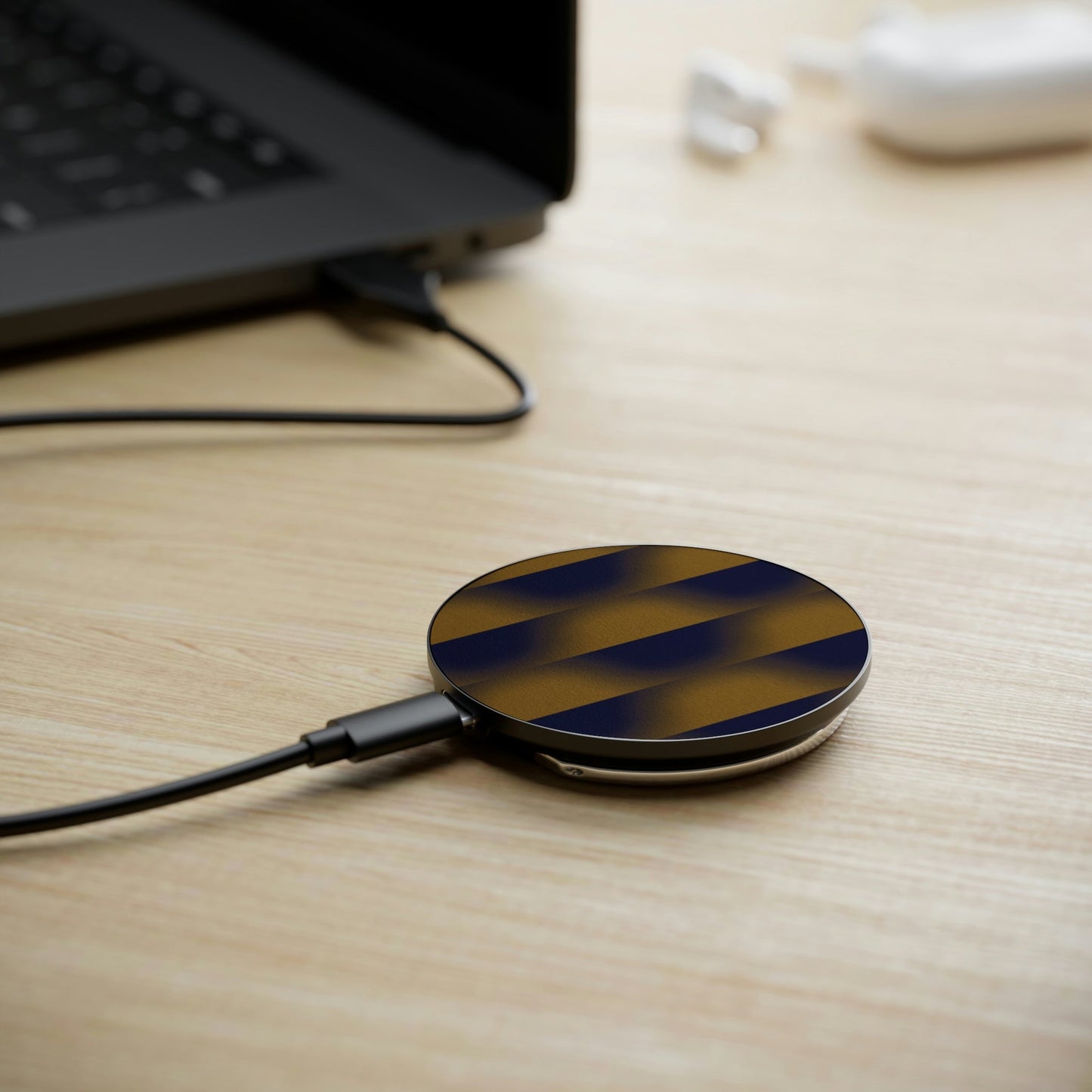Office Magnetic Induction Charger - One size / Black Base