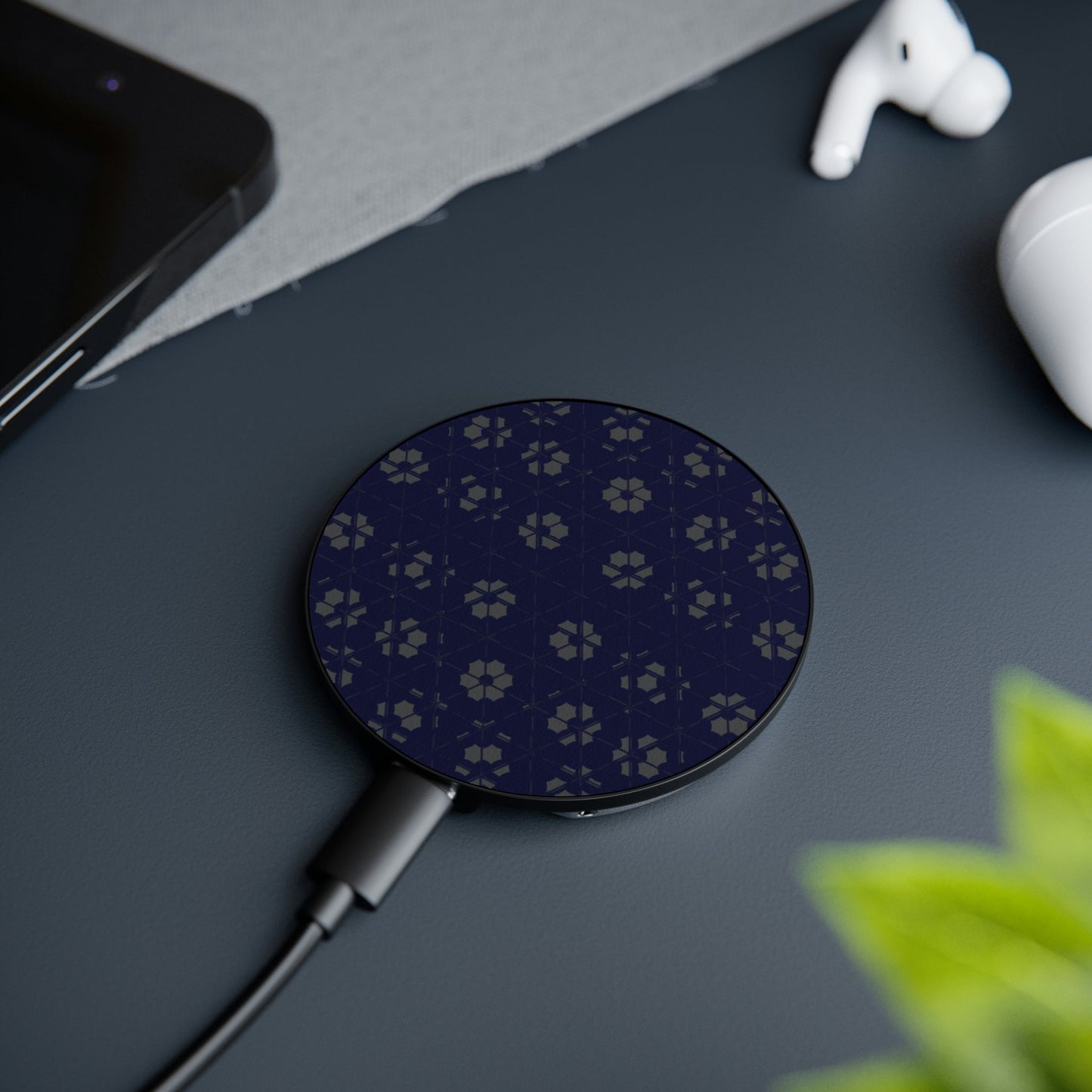 Magnetic Induction Charger - One size / Black Base