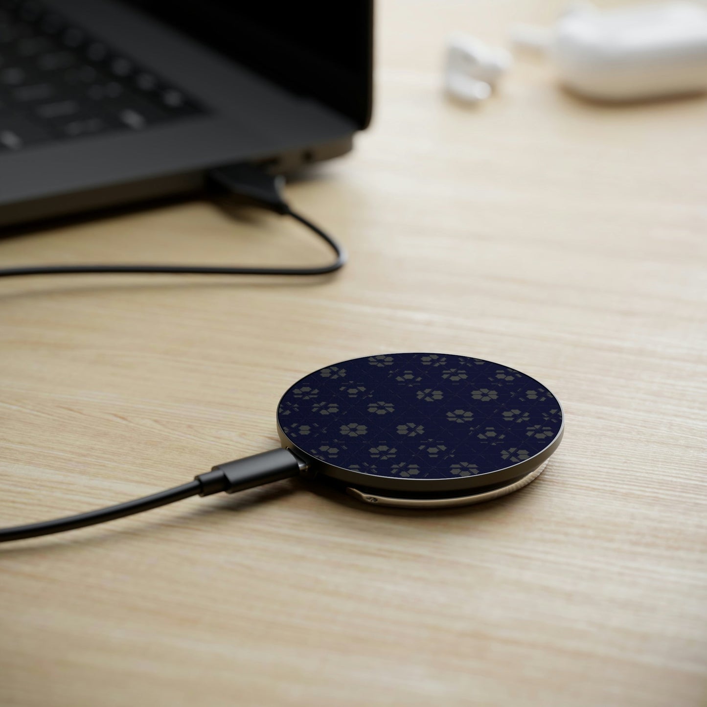 Magnetic Induction Charger - One size / Black Base